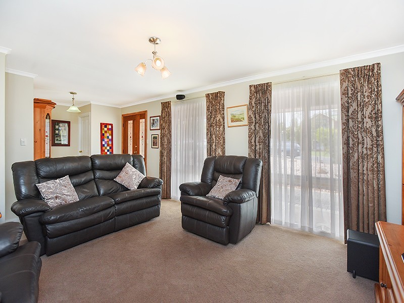 13 Richmond Grove, Onkaparinga Hills SA 5163