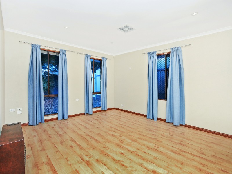 6 Kingsbridge Drive, Morphett Vale SA 5162