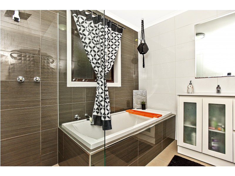 54 Carbenet Drive, Hackham SA 5163