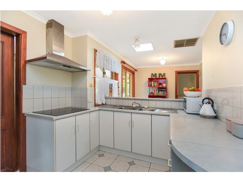 6 De-Caux Avenue, Port Willunga SA 5173