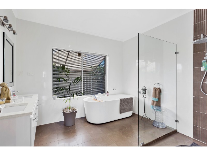 1 Maidencombe Drive, Moana SA 5169