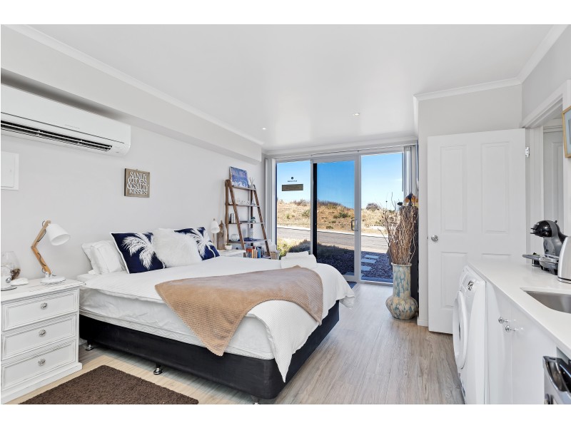 1 Maidencombe Drive, Moana SA 5169