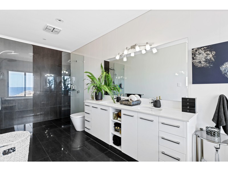 1 Maidencombe Drive, Moana SA 5169