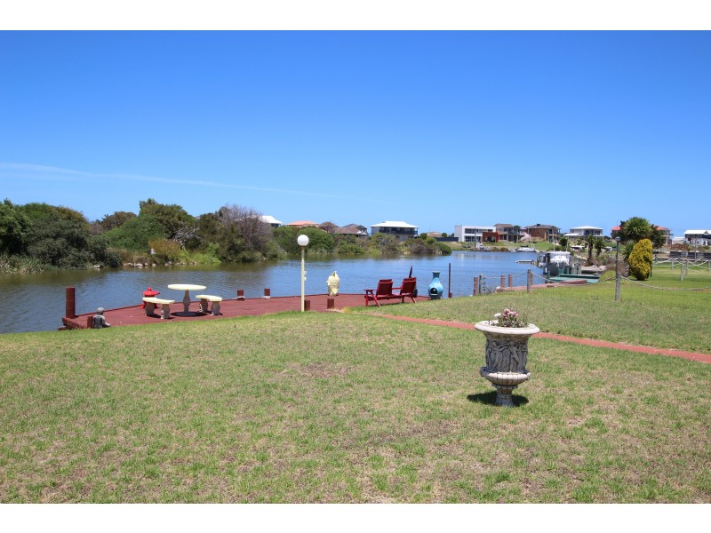 27 Prince Alfred Parade, Hindmarsh Island SA 5214