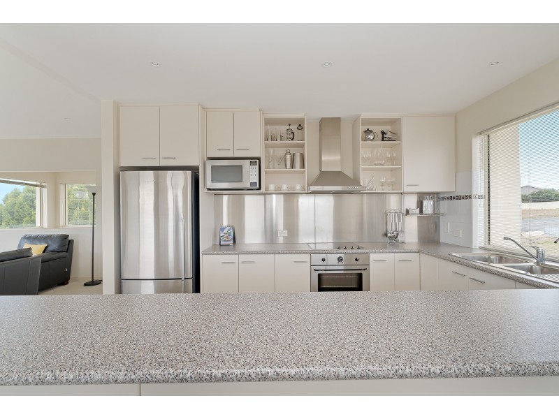 8 Mayflower Court, Encounter Bay SA 5211