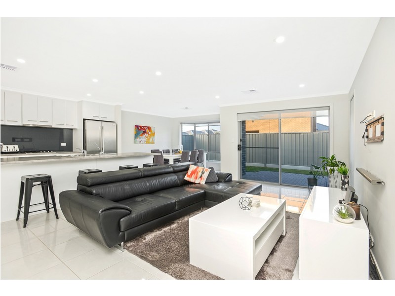 3 Saturn Court, Woodcroft SA 5162