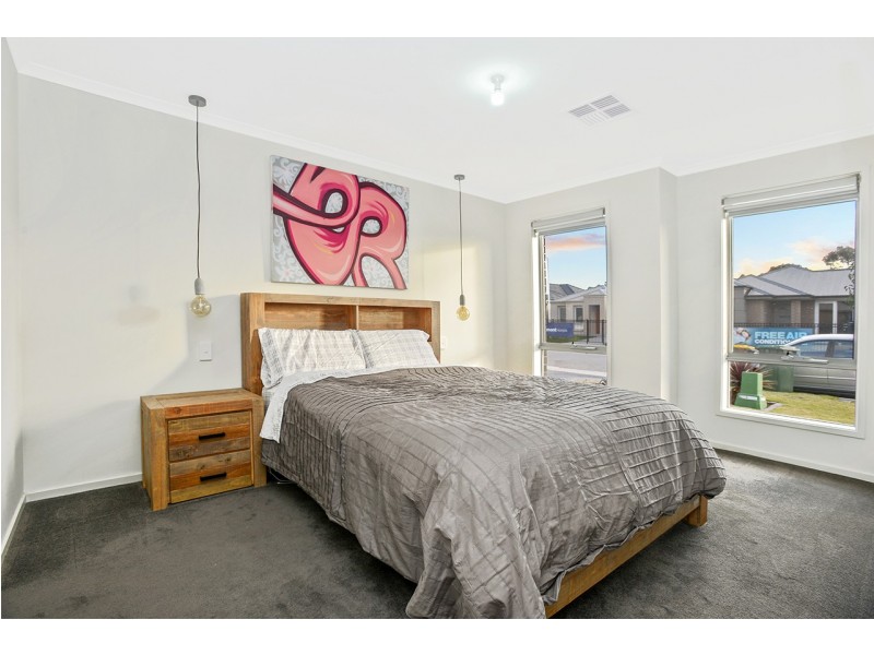 3 Saturn Court, Woodcroft SA 5162