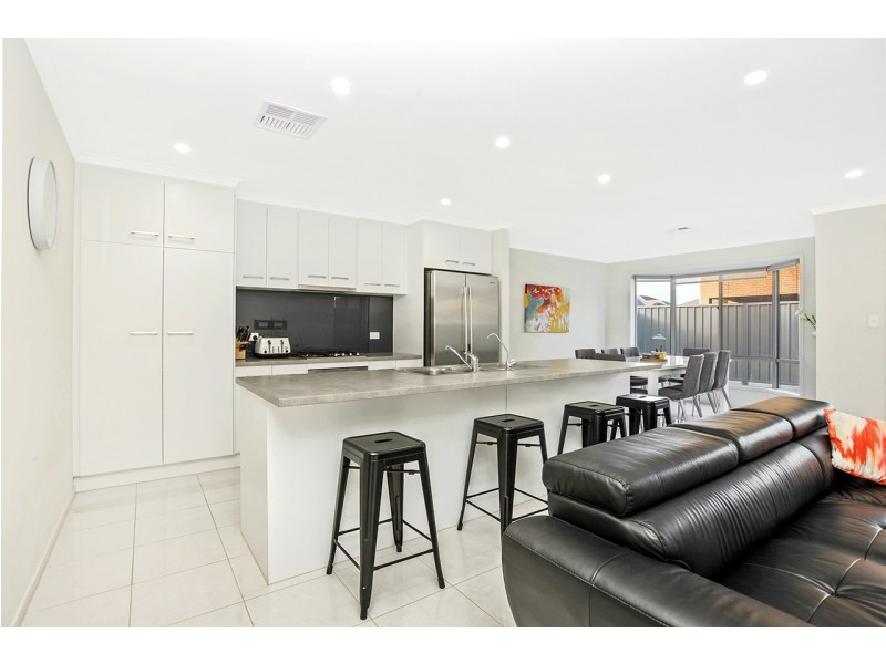 3 Saturn Court, Woodcroft SA 5162