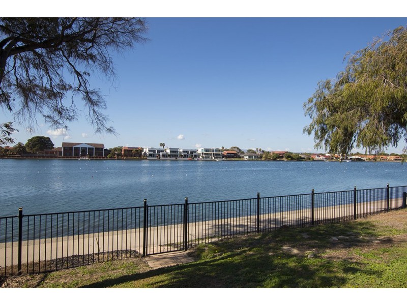 12 Bluelake Court, Tennyson SA 5022