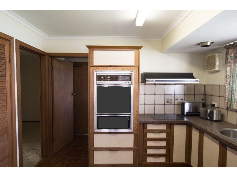 12 Bluelake Court, Tennyson SA 5022