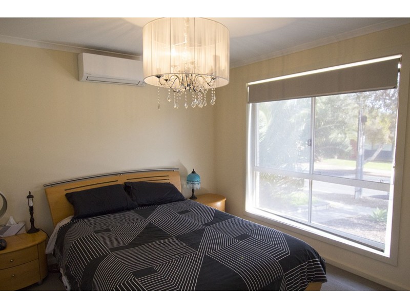 16 Felix Crescent, Morphett Vale SA 5162