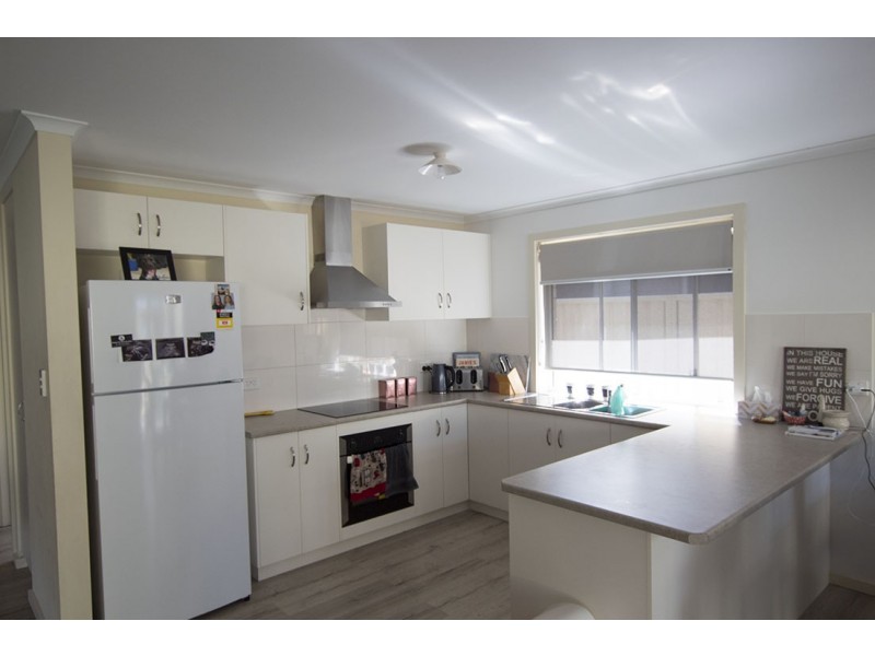 16 Felix Crescent, Morphett Vale SA 5162