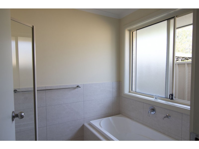 16 Felix Crescent, Morphett Vale SA 5162