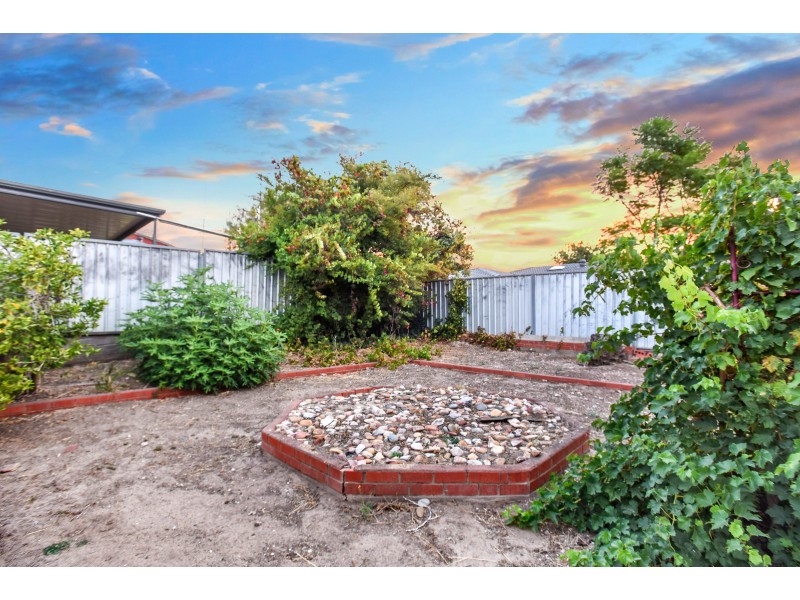 19 Featherstone Drive, Huntfield Heights SA 5163