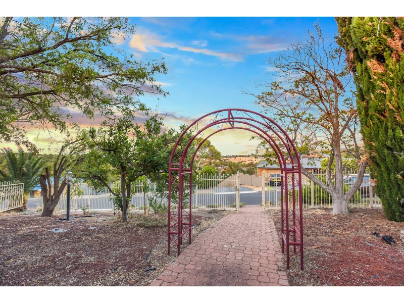 19 Featherstone Drive, Huntfield Heights SA 5163