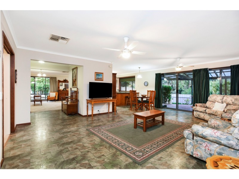 25 Buccaneer Drive, Seaford Rise SA 5169