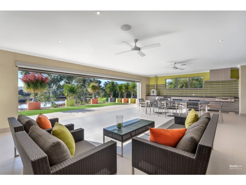 9 Main Road, Mclaren Flat SA 5171