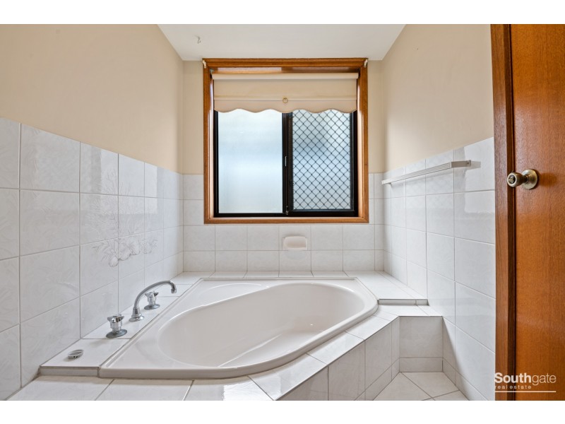 18 Macquarie Street, Moana SA 5169