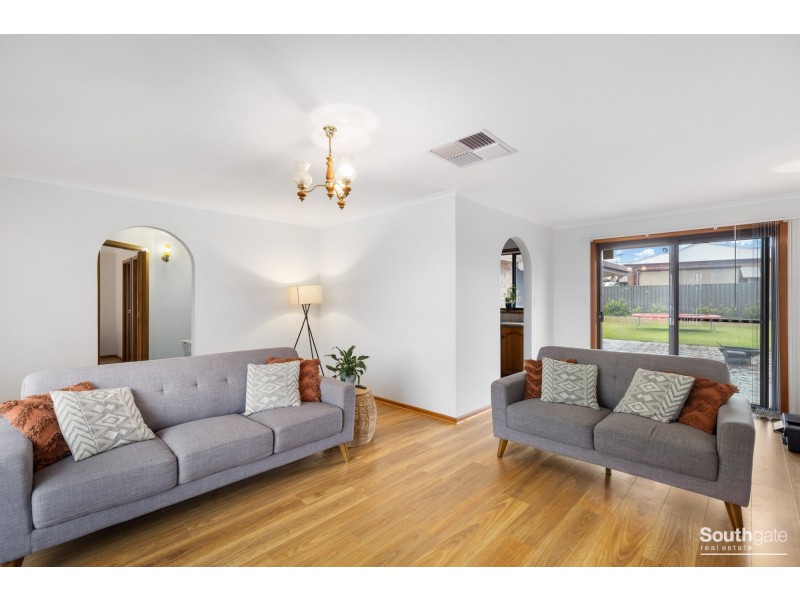 19 Farnsworth Drive, Morphett Vale SA 5162