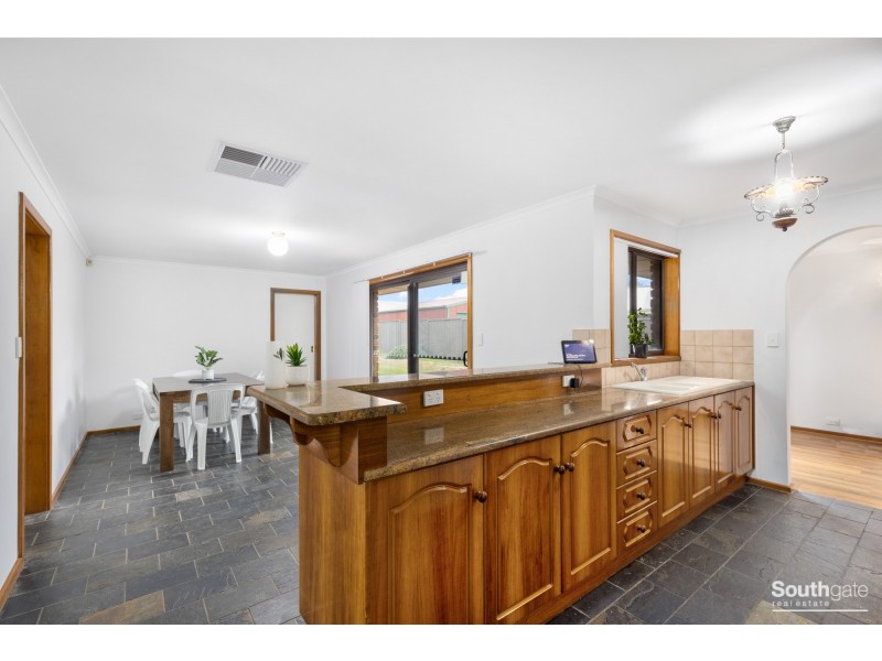 19 Farnsworth Drive, Morphett Vale SA 5162