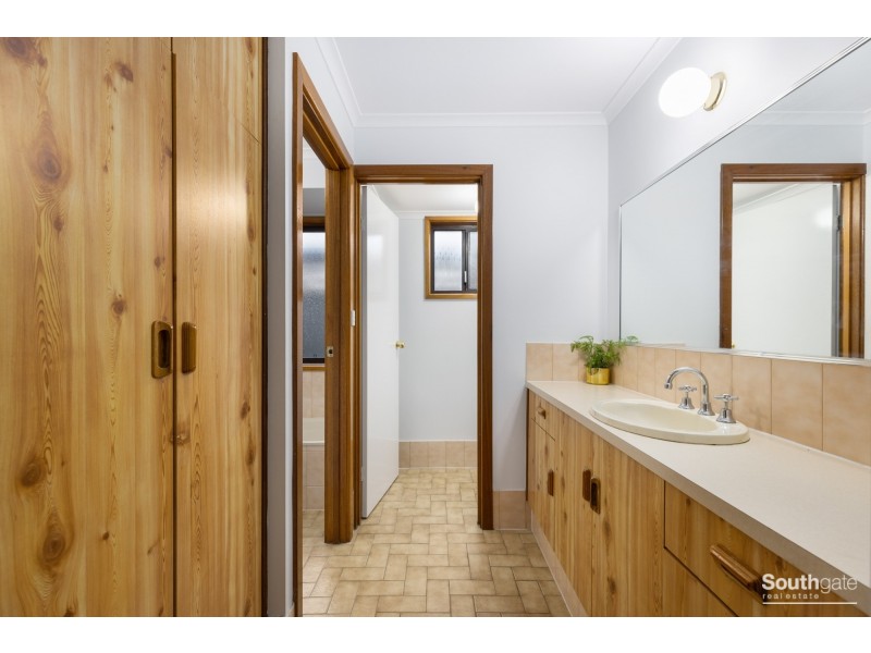 19 Farnsworth Drive, Morphett Vale SA 5162