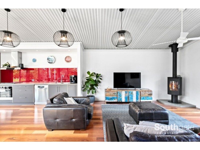 12 Alfred Place, Port Willunga SA 5173