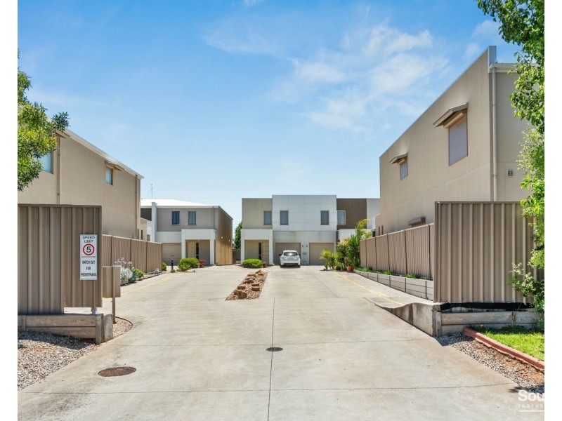 8/19 Hereford Lane, Woodcroft SA 5162