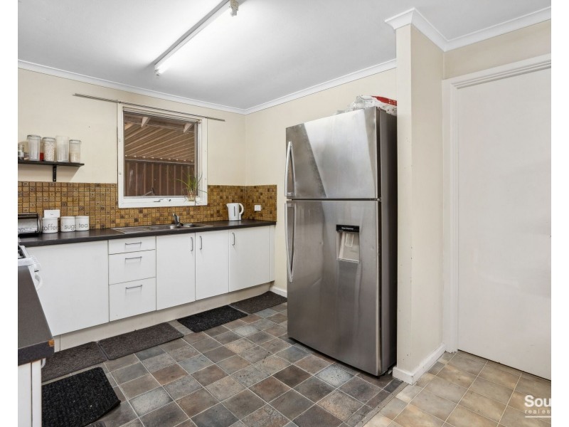 8 Buenavista Crescent, Hackham West SA 5163