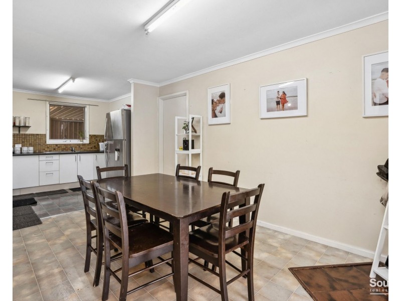 8 Buenavista Crescent, Hackham West SA 5163