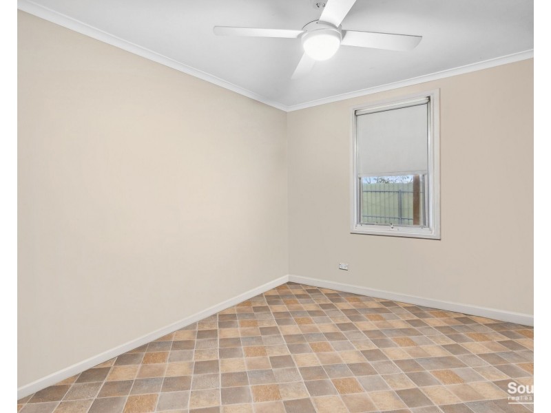 8 Buenavista Crescent, Hackham West SA 5163