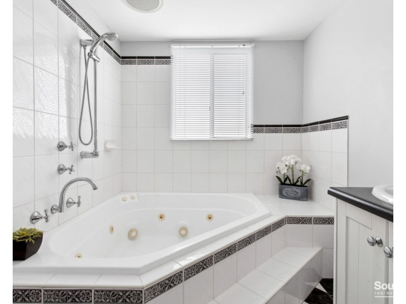 50 Dalkeith Road, Seaford Rise SA 5169