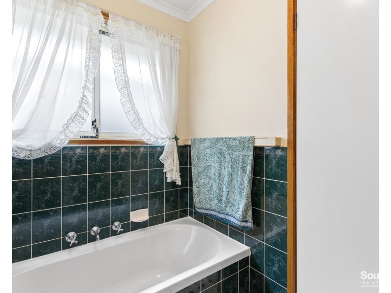 17 Beechwood Grove, Seaford SA 5169