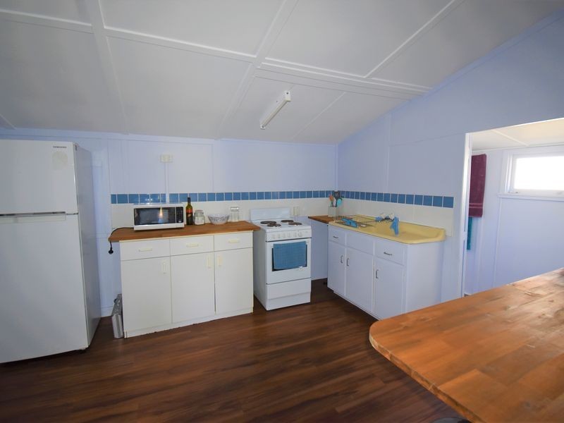 21 Gympie Road, Tin Can Bay QLD 4580