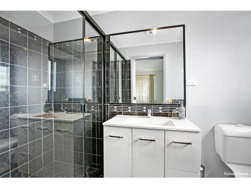8 Canberra Avenue, Cooloola Cove QLD 4580