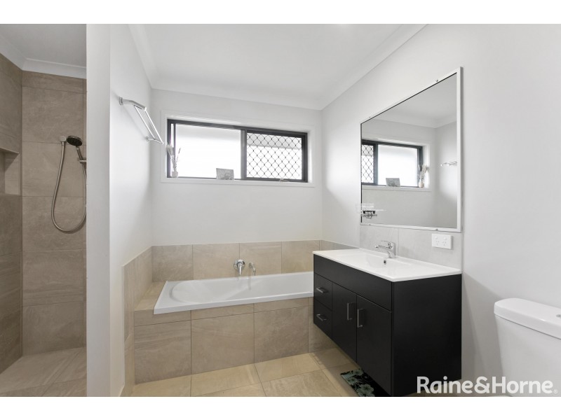 16 Environs Avenue, Cooloola Cove QLD 4580