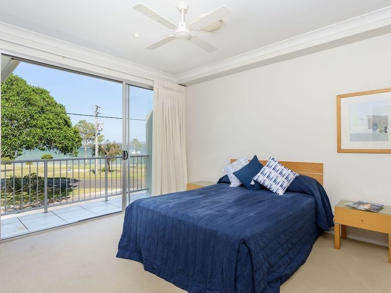 Unit 4/29 Esplanade, Tin Can Bay QLD 4580