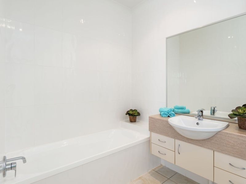 Unit 4/29 Esplanade, Tin Can Bay QLD 4580