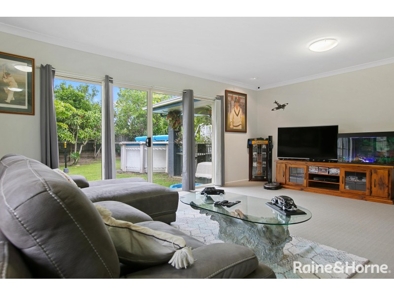 6 Creekside Esplanade, Cooloola Cove QLD 4580