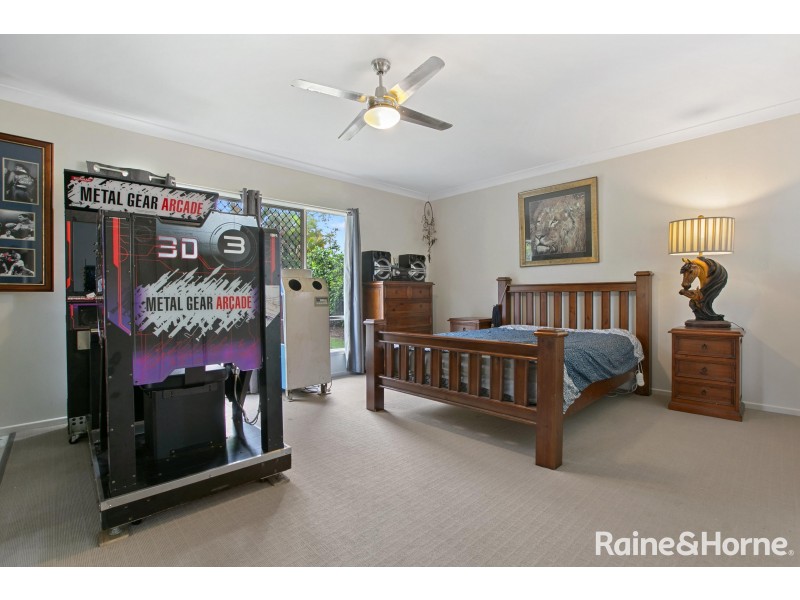 6 Creekside Esplanade, Cooloola Cove QLD 4580