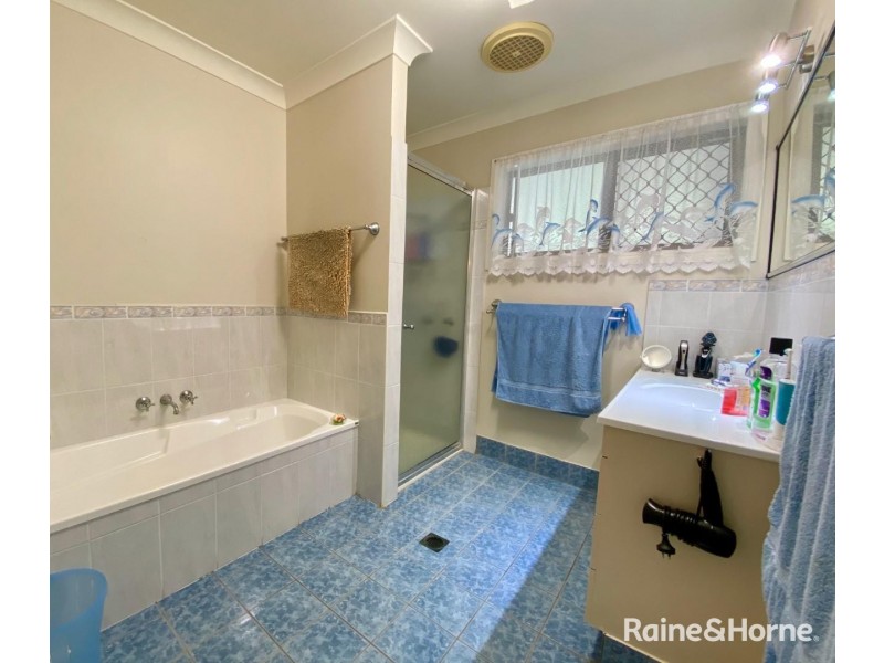 125 Golden Hind Avenue, Cooloola Cove QLD 4580