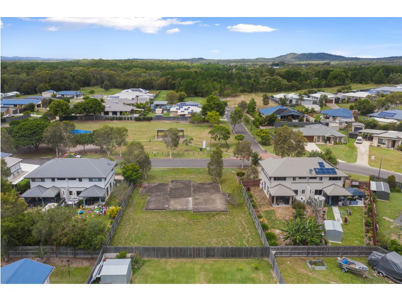 39 Creekside Esplanade, Cooloola Cove QLD 4580