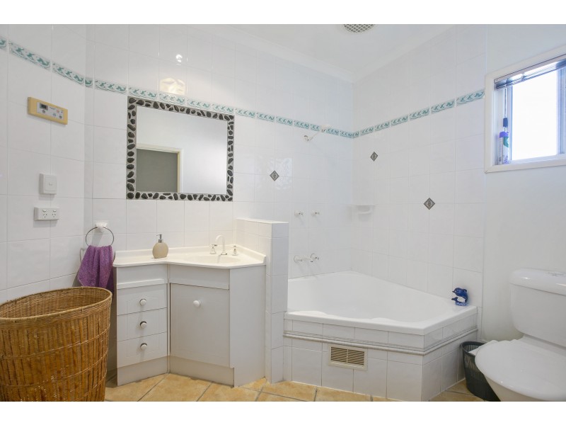 13 Tarwhine Street, Tin Can Bay QLD 4580