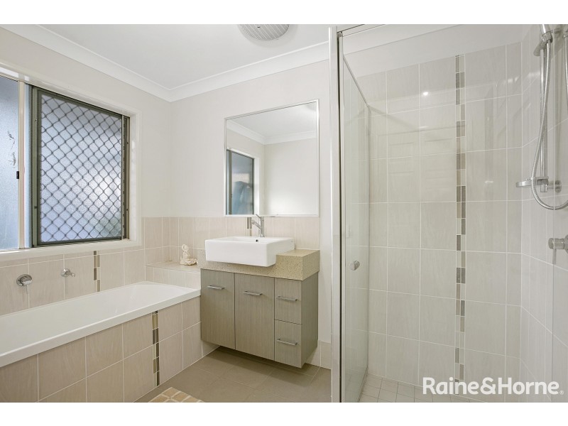 17 Endeavour Drive, Cooloola Cove QLD 4580