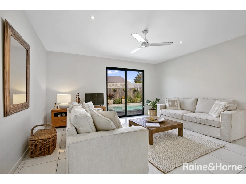 2 CREEKSIDE ESPLANADE, Cooloola Cove QLD 4580