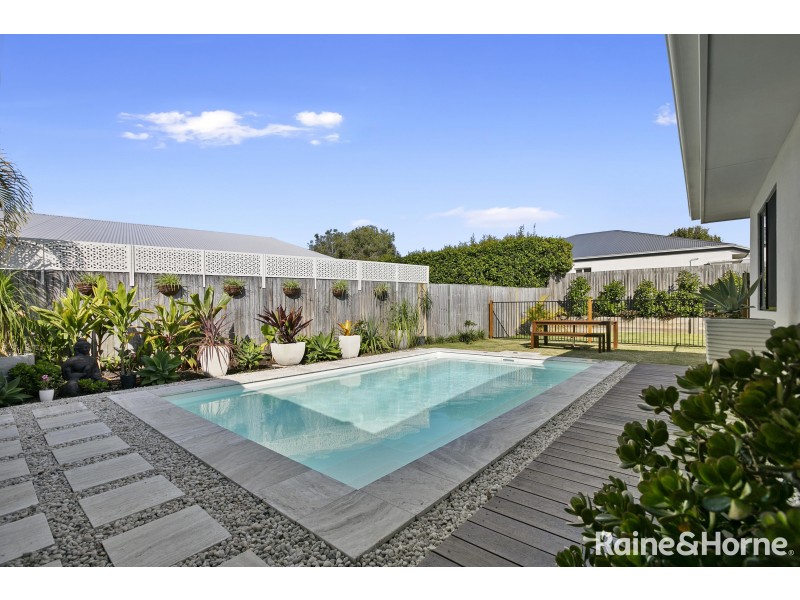 2 CREEKSIDE ESPLANADE, Cooloola Cove QLD 4580