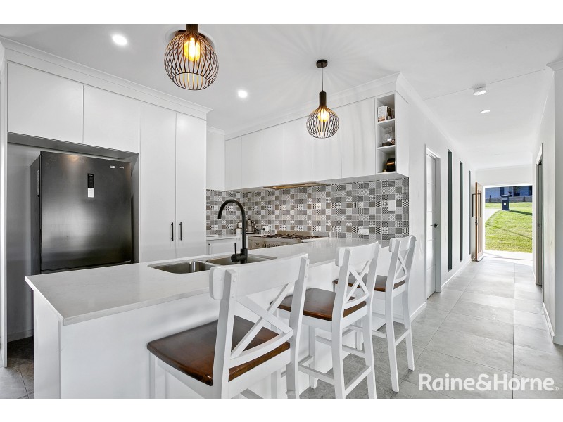 12 Evelyn Road, Southside QLD 4570