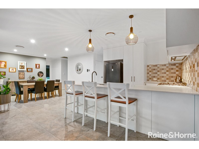 12 Evelyn Road, Southside QLD 4570