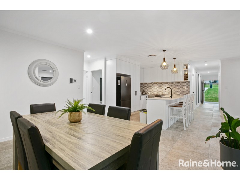 12 Evelyn Road, Southside QLD 4570