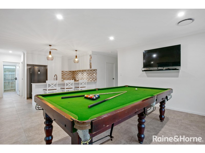 12 Evelyn Road, Southside QLD 4570