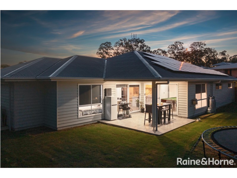 12 Evelyn Road, Southside QLD 4570